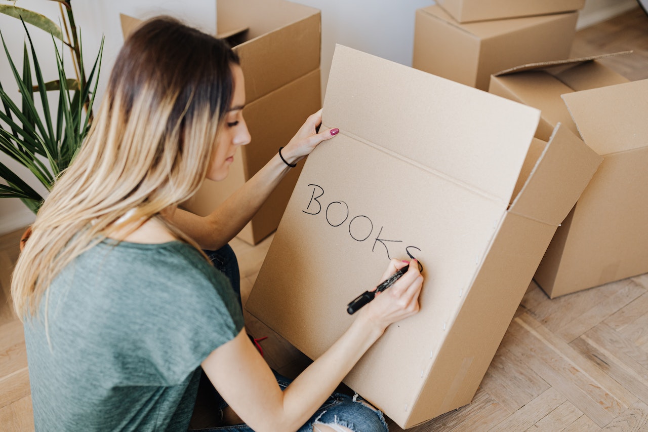 Marking a box as storing books